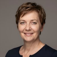 Профессиональный портрет адвоката Насимова, консультации по наследственным делам, уверенный взгляд.